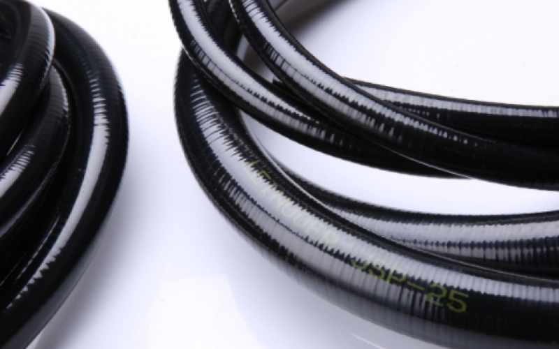 食品機械頻繁清潔，什么軟管耐沖又耐腐蝕？